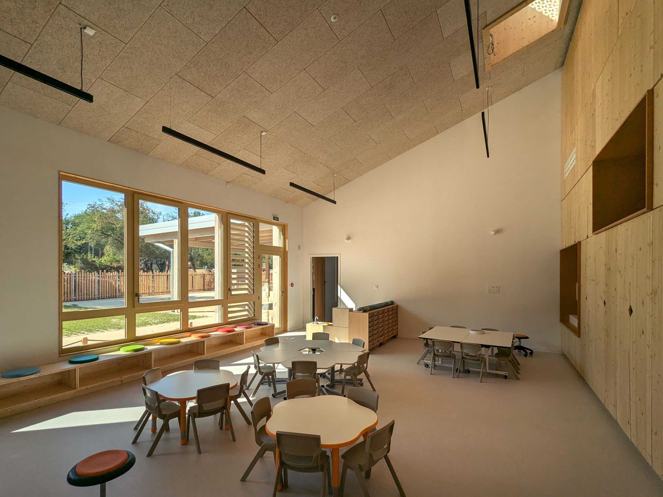 Visite du GROUPE SCOLAIRE DU BOIS DU FORT À FEYZIN (69), premier équipement scolaire en construction Bois/paille en zone PPRT du territoire national